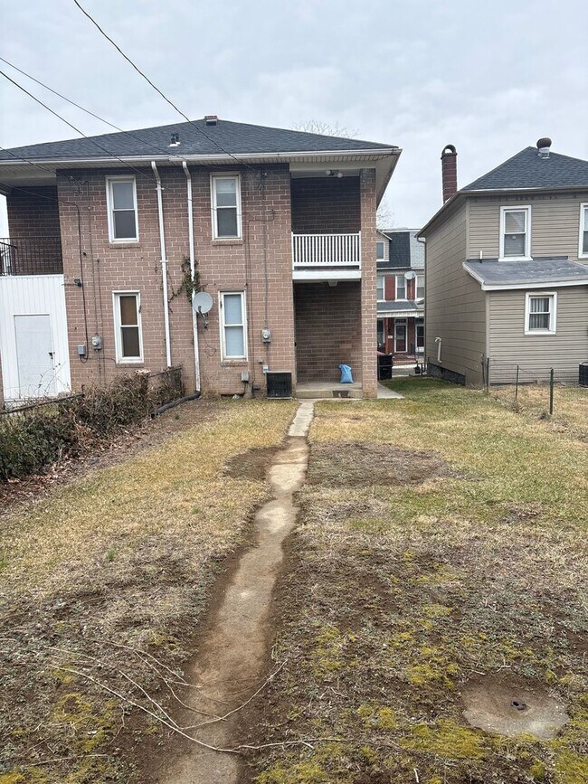 Foto del edificio - 2 Bedroom 1 Bath House, Fenced Yard- York City SD