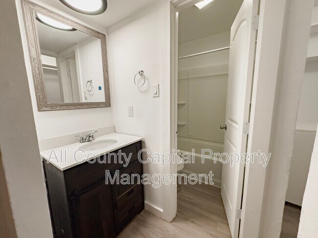 Foto del edificio - 4501 Witham Ln