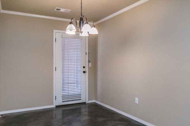 Building Photo - Beautiful 2/2 Townhome in Tradewinds