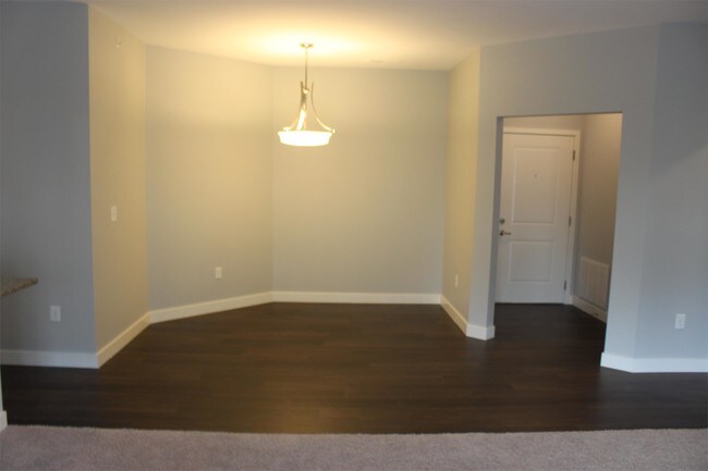 Building Photo - 2155 Willenbrock Cir