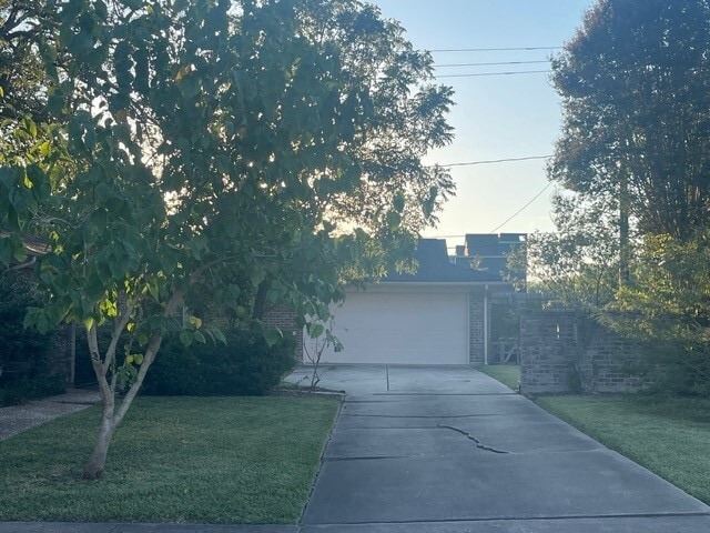 Primary Photo - 1006 Walnut Bend Ln