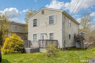 Building Photo - 614 Earl Ave