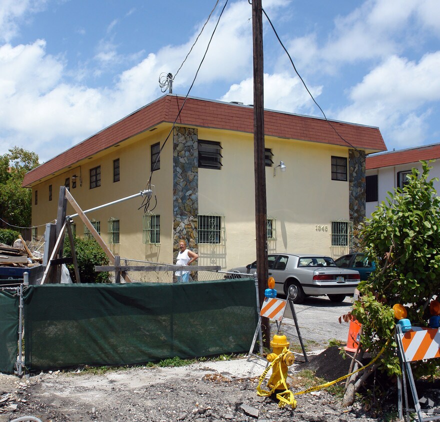 Building Photo - 1345 SW 3rd St
