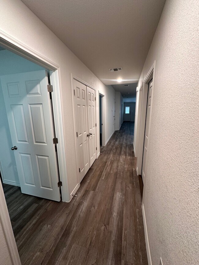 Foto del edificio - 5704 McGregor Ct