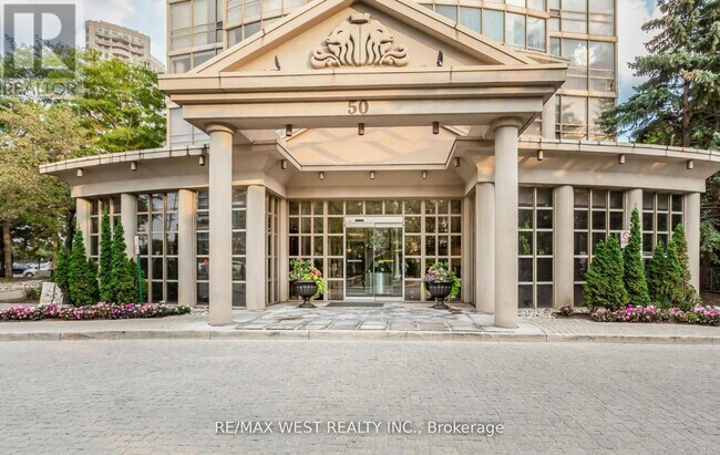 Photo du bâtiment - 50 Eglinton Ave W