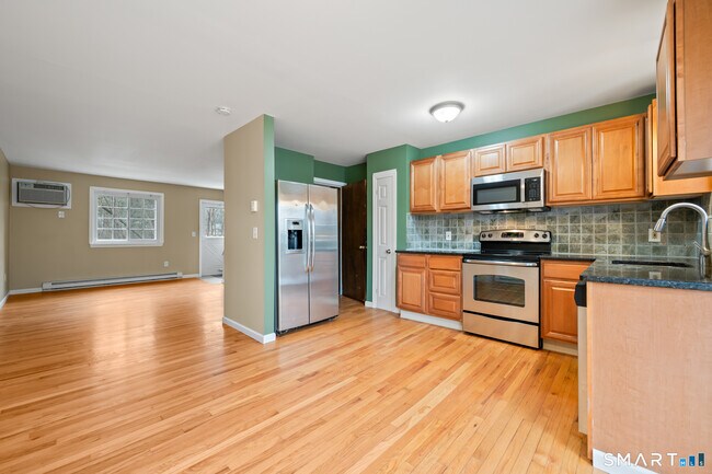 Foto del edificio - 92 Cynthia Ln