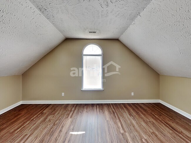 Building Photo - 1021 Stratus Dr