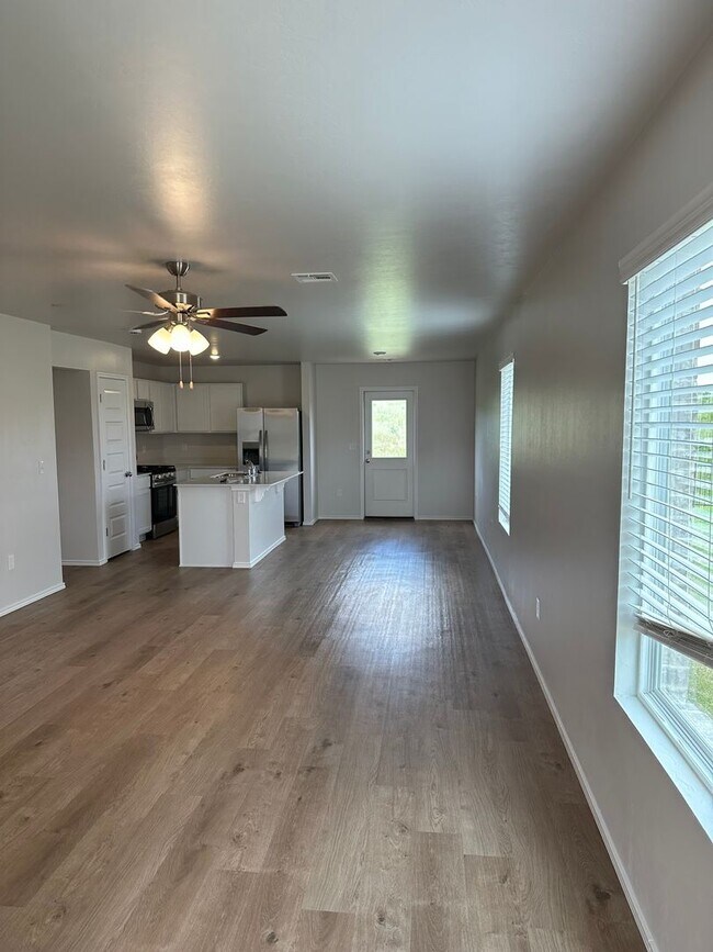 Foto del edificio - 9705 Gray Wolf Ln