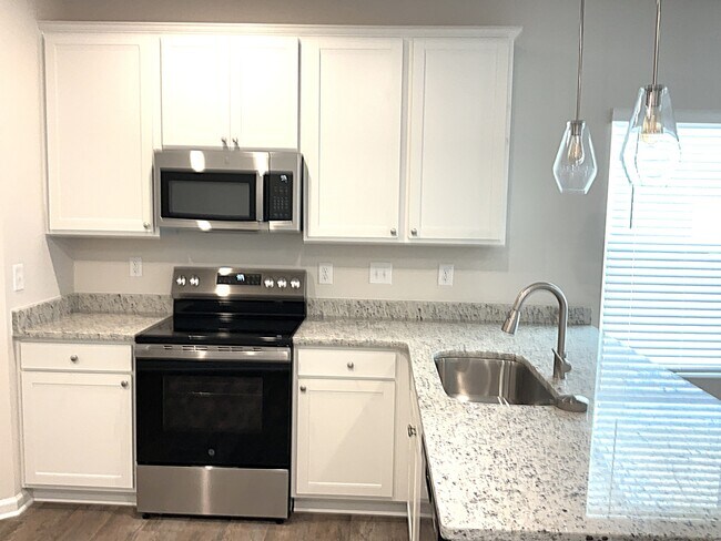 Building Photo - 3232 Emberly Dr