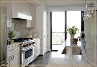 Building Photo - The Heron Museum District