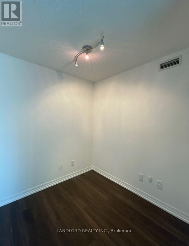 Building Photo - 16 Yonge St