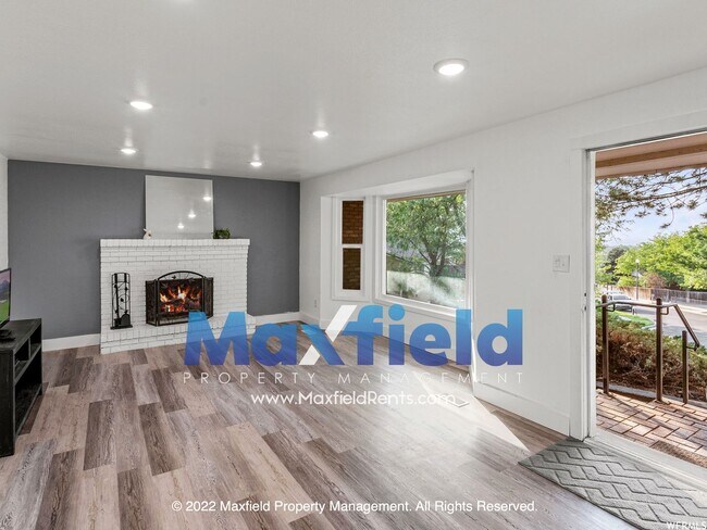 Foto del edificio - Sandy Rambler 4 BD 3.5 BA 2 GAR Home locat...
