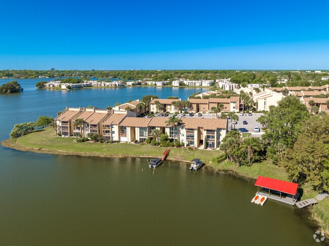There are apartment options right on Lake Orienta in Altamonte Springs.