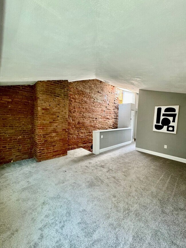 Foto del edificio - 245 E Allen St