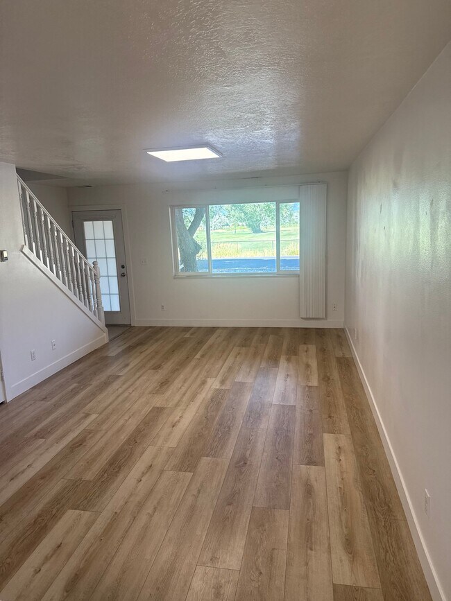 Foto del edificio - 6 Fairway Ln