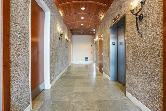 1000 Chapel View Blvd Unit 303, Cranston, RI 02920 Condo