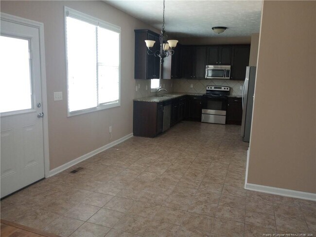 Foto del edificio - 6031 Geranium Dr
