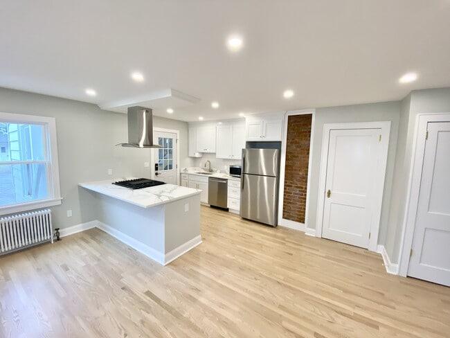 Building Photo - 11 Lagrange Ave