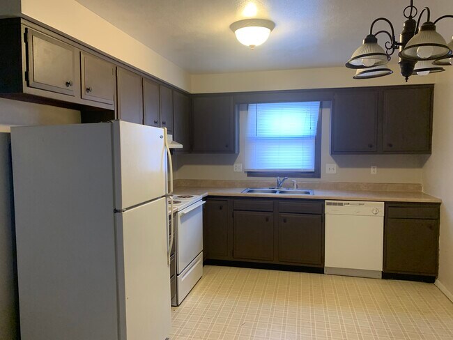 Building Photo - 2714 W Millbrook Ct