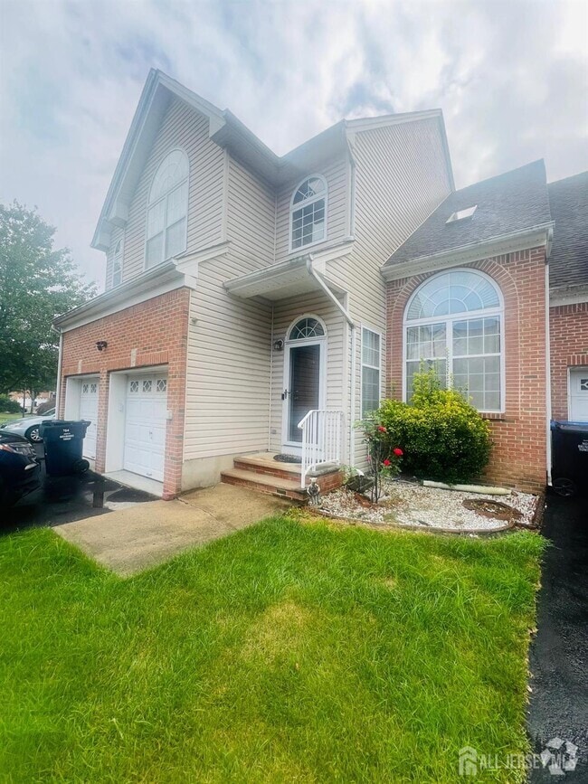 Building Photo - 704 Heron Ct