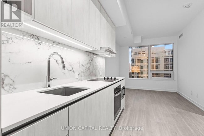 Building Photo - 8 Wellesley St W