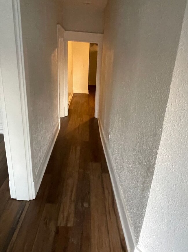 Building Photo - 820 7th St