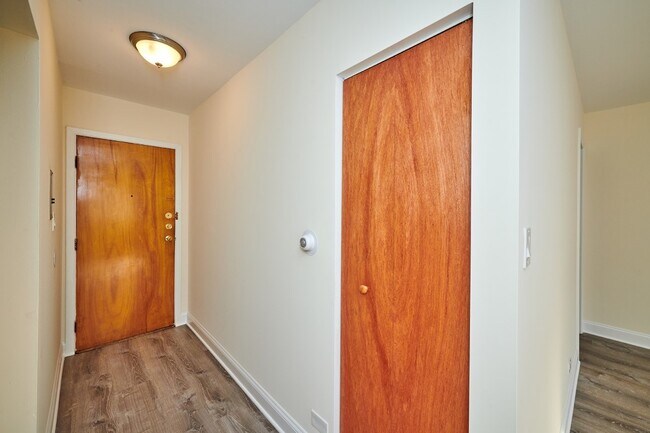 Foto del edificio - 2411 W Fargo Ave