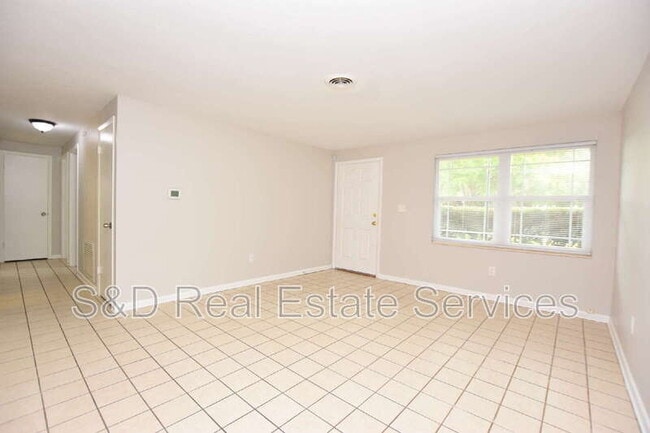 Building Photo - 1424 Phyllis St