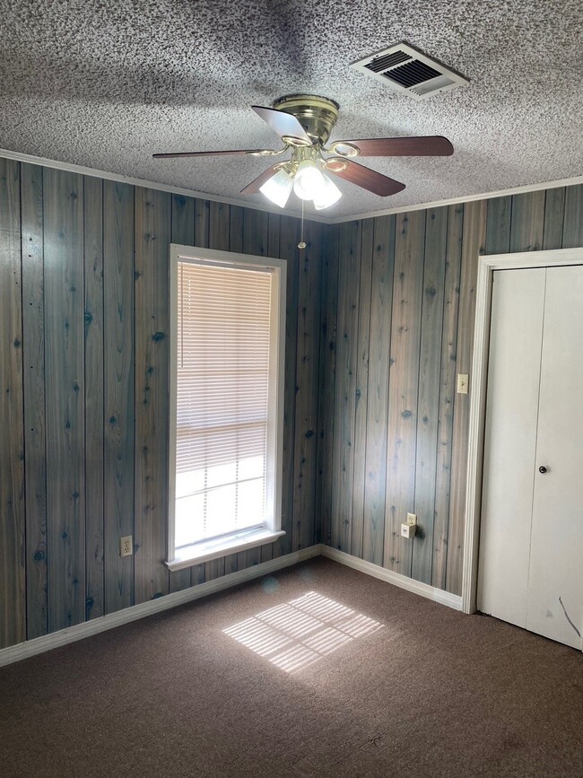 Building Photo - 14235 Lamonte Ln