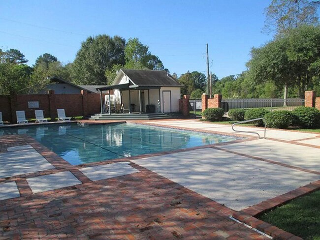 Foto del edificio - Townhome close to everything on Bayou Trace off Jackson St