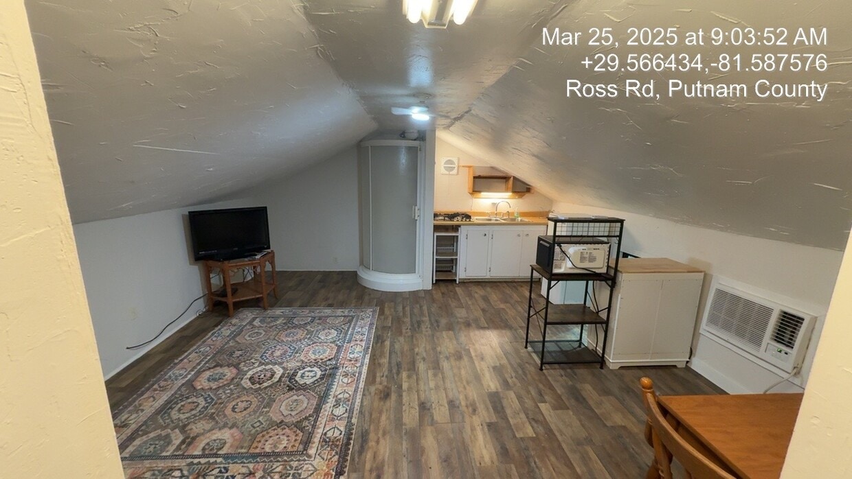 Primary Photo - 110 Betsy Ross Pl