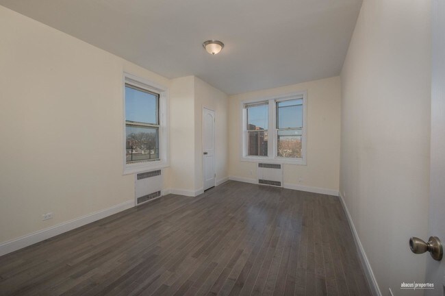 Building Photo - 1280 E 12th St