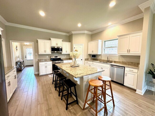 Building Photo - 40224 Maddie Dr