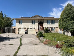 Building Photo - 395 Hemlock Cir