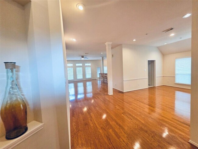 Building Photo - 3519 Chesapeake Ct