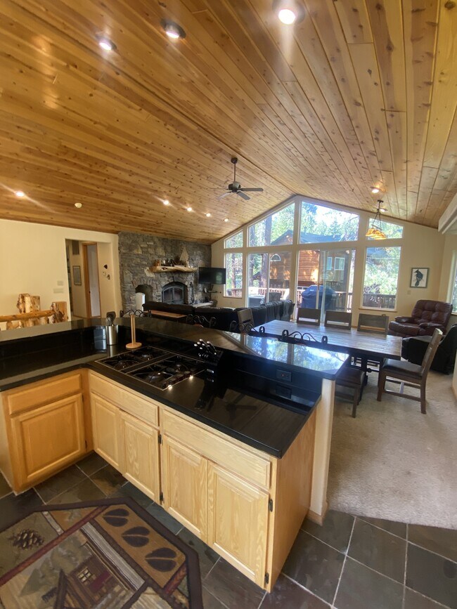 Foto del edificio - 2346 Highlands Dr