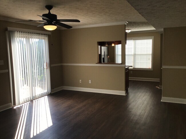 Foto del edificio - 6707 Wimbledon Dr