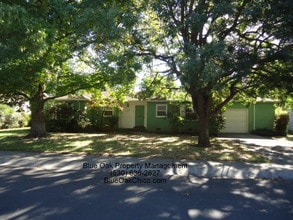 Building Photo - 1159 Sierra Vista Way
