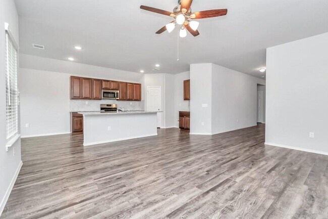 Foto del edificio - 2214 Welborn Dr