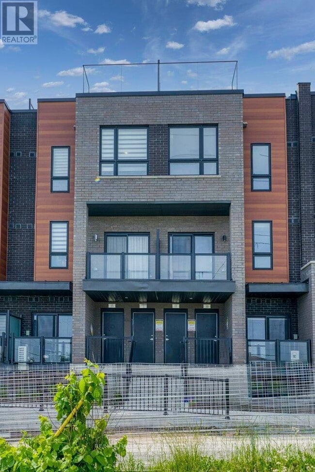 Building Photo - 18-18 Lytham Grn Cir
