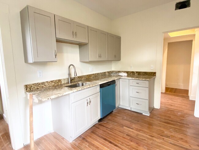 Foto del edificio - 126 Glenville Ave