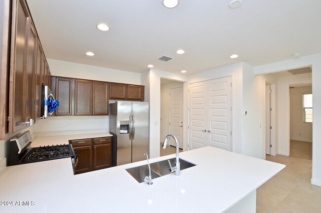 Foto del edificio - 9417 W Devonshire Ave