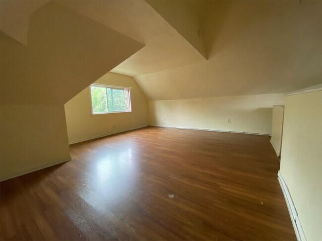Building Photo - 975 Euclid St