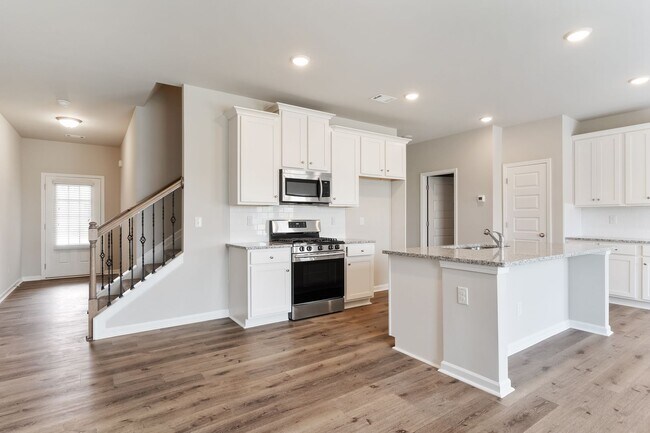 Building Photo - Contemporary 3 bed 2.5 Bath Town Home in Oakwood! Mundy Mill Township