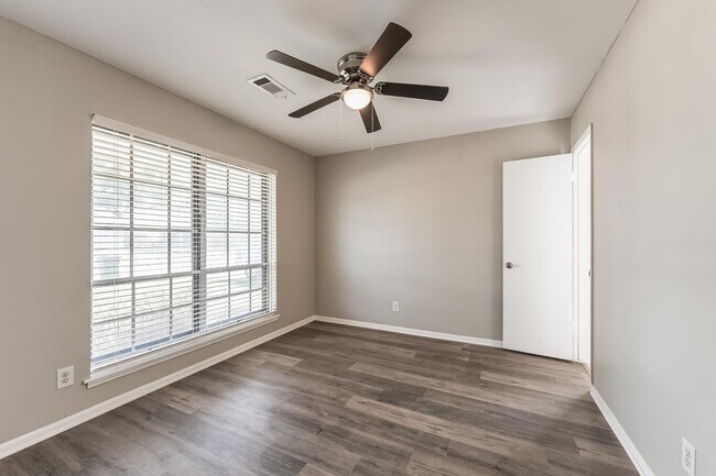 Foto del edificio - 7015 Pine Vista Ln