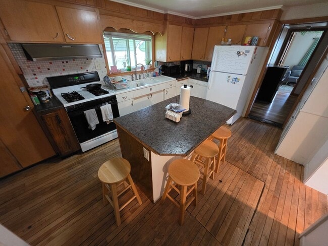 Building Photo - $1600| 4BD 1BA| 524 7th| Available 6/1/2026!