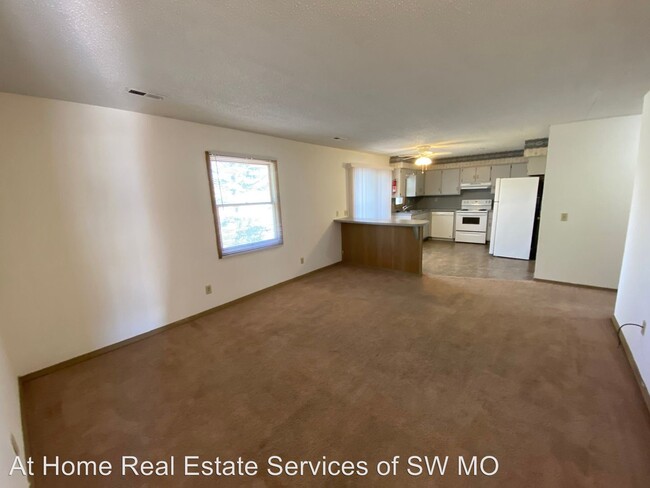 Foto del edificio - 3255-3260 E Portland St