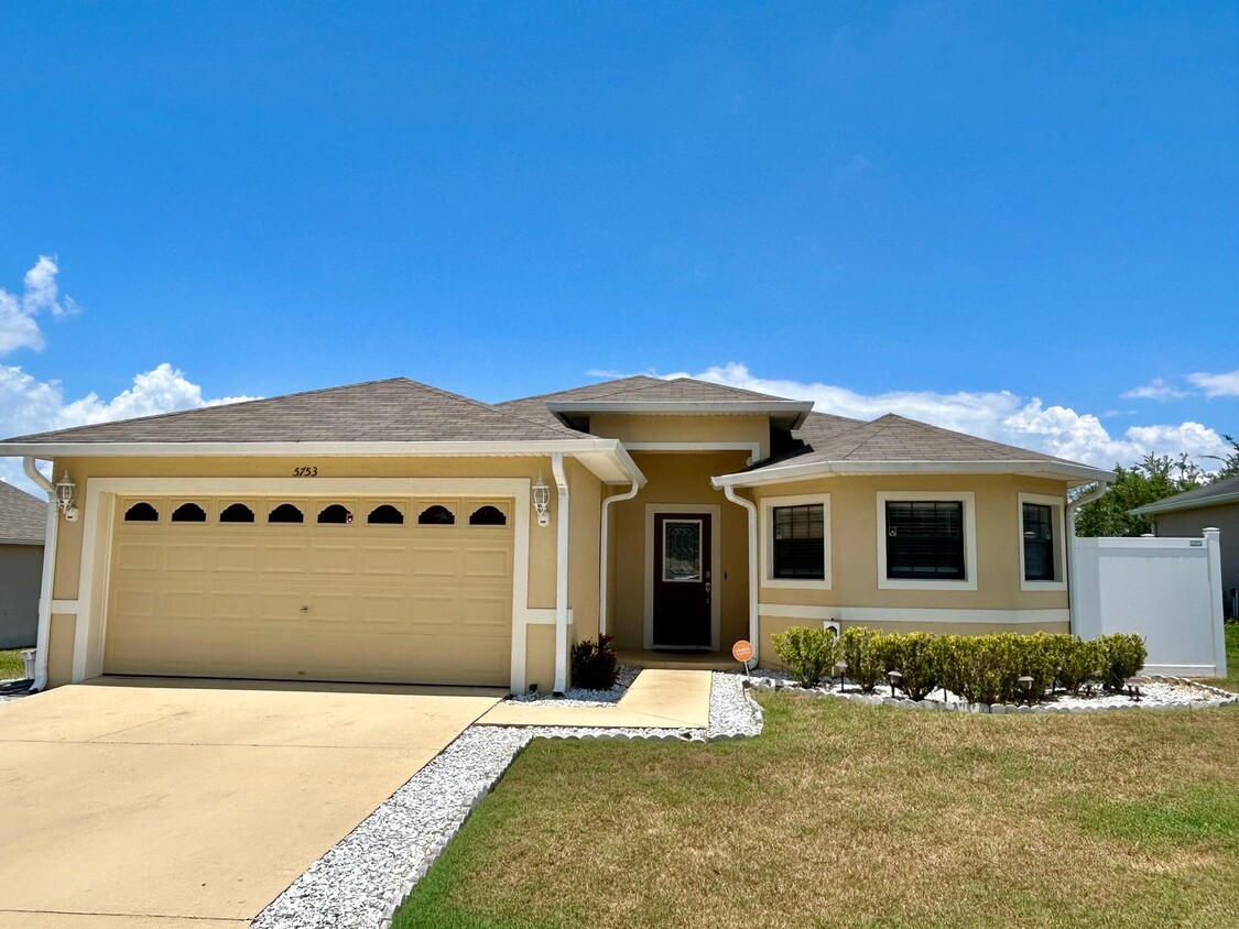 Foto principal - Designed for Living! 4beds, 2baths, attic ...