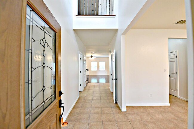 Foto del edificio - 15012 Fernhill Dr