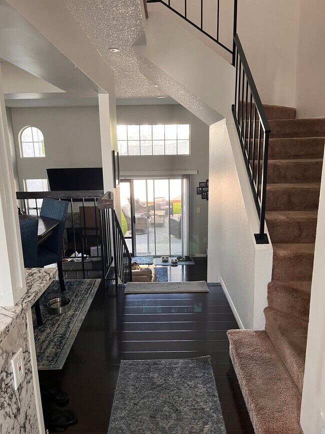 Foto del edificio - 8734 Spring Canyon Dr